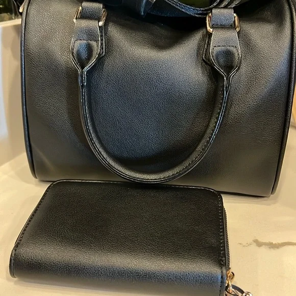 🩷🍒Juicy couture be classic II speedy satchel set - Picture 5 of 11